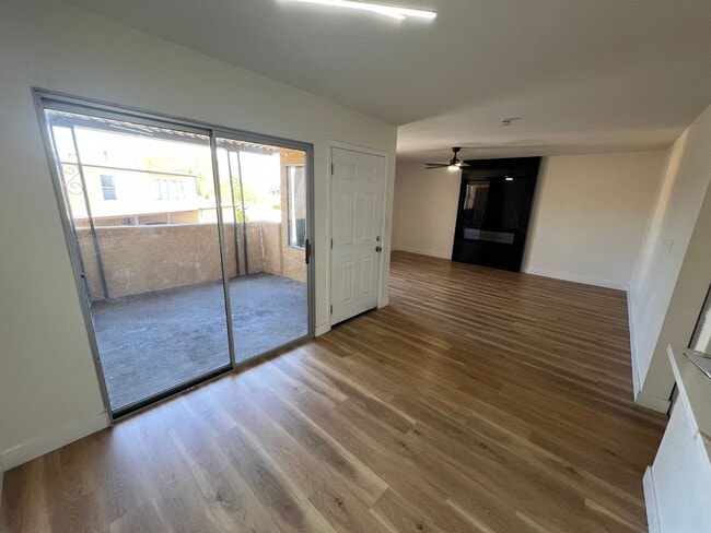 Building Photo - 1534 Hialeah Dr