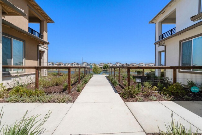Building Photo - 2430 Shore Vis