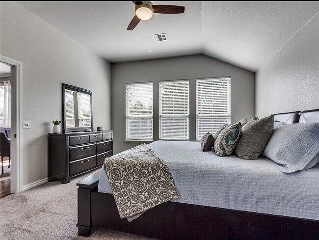 Building Photo - 10704 NW 32nd St