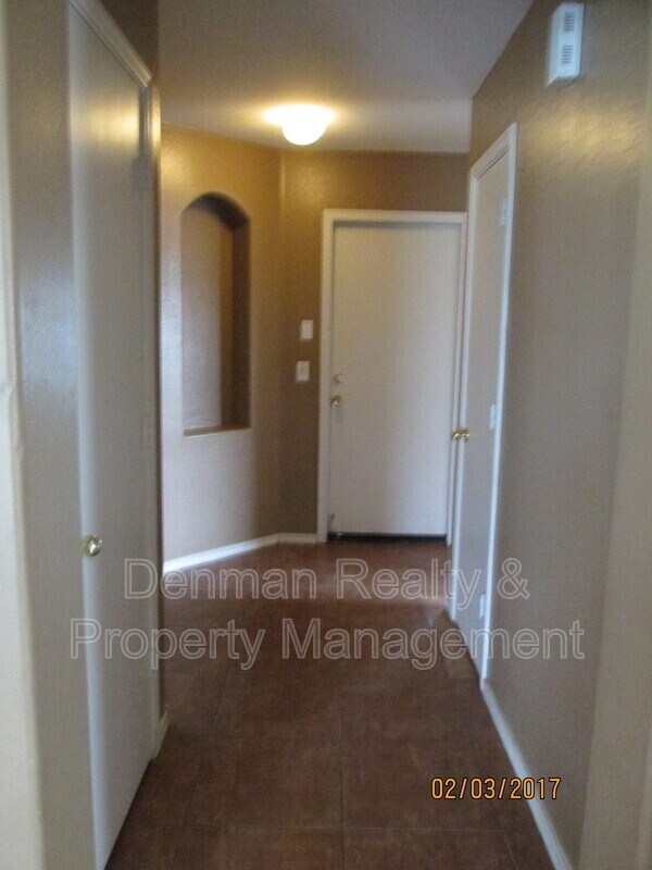 Building Photo - 1124 E Maddison St
