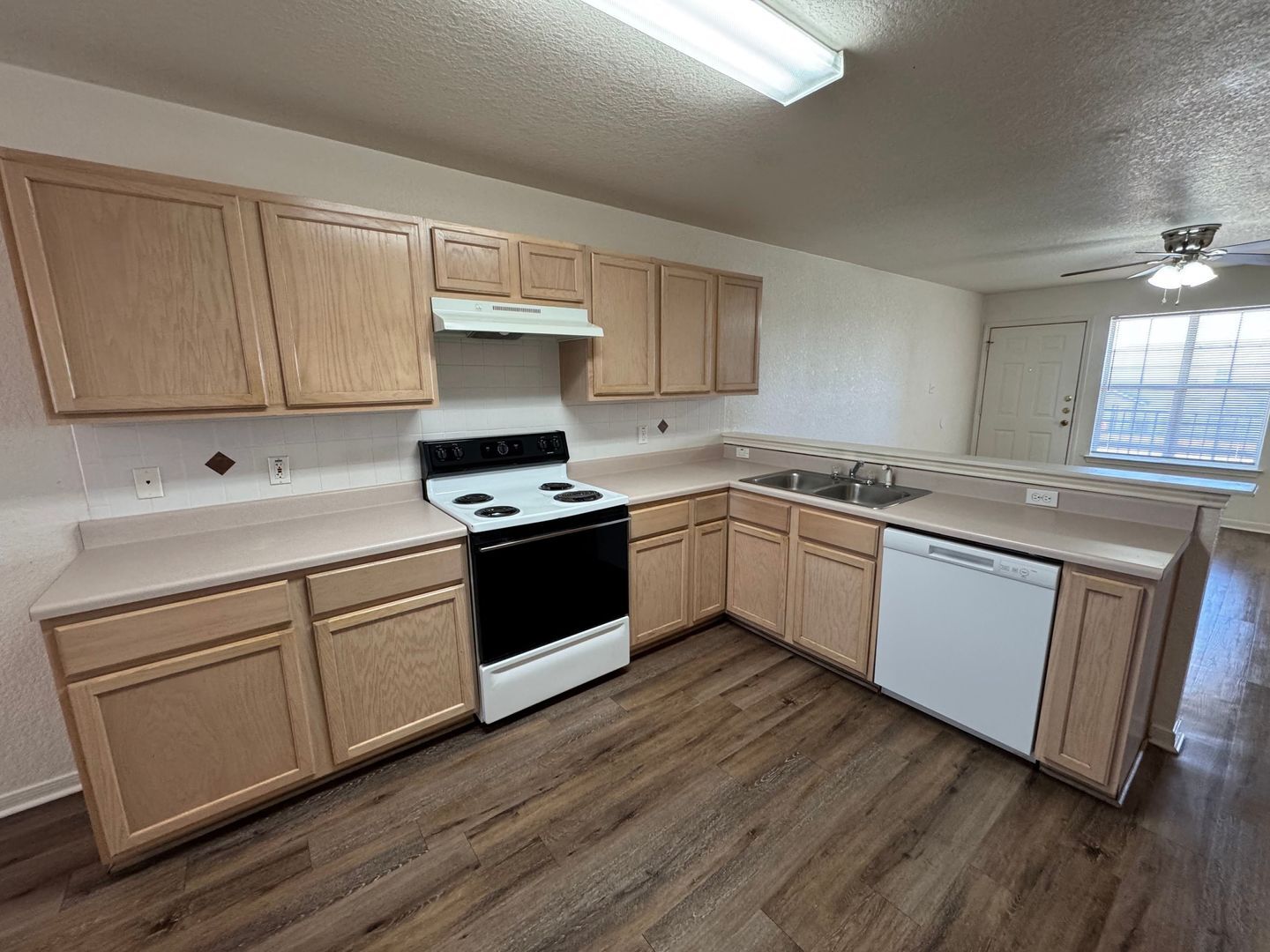 Building Photo - 1606 Dugger Cir