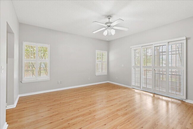 Building Photo - Lovely contemporary home in popular South Jax Beach!