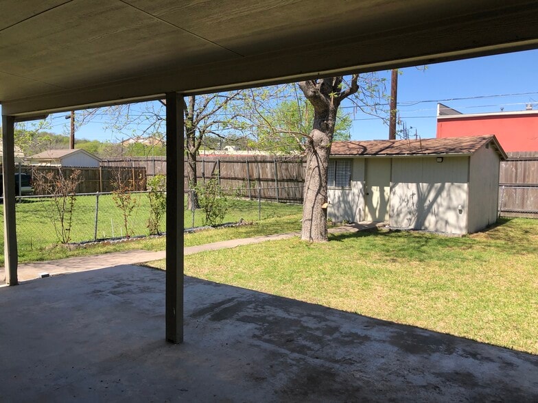 Building Photo - 3300 Bengston St