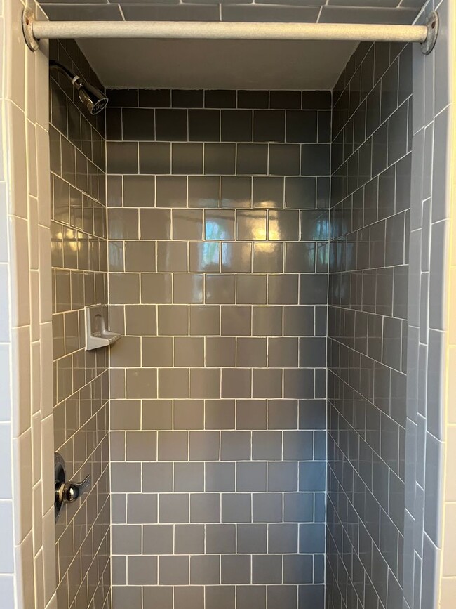 Building Photo - -- AVAILABLE SEPTEMBER 4TH -- 2 BR / 1 BA Beautiful Historic Carriage House on Monument Ave! Avai...