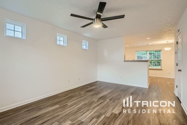 Building Photo - 134 Oak Grove Pl