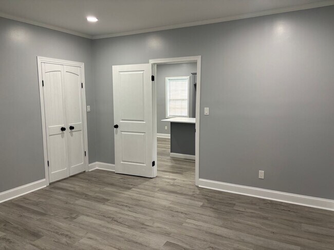 Building Photo - Fully renovated 3 bedroom 2 bathroom house!   Lawn Care Included