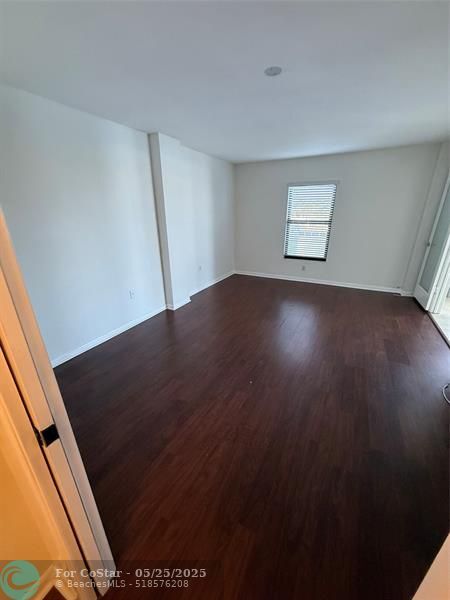 Building Photo - 3100 NE 48th St