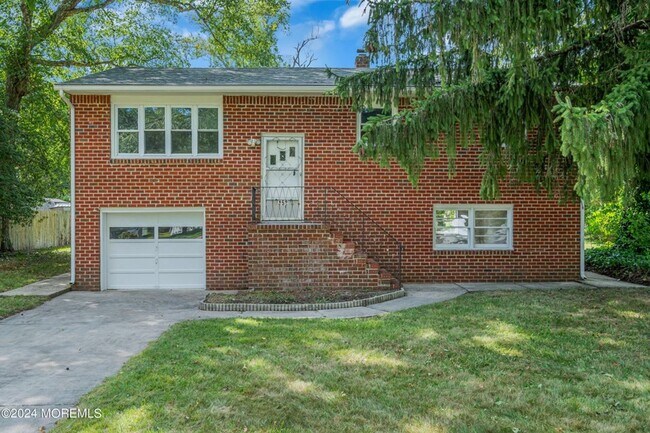 Building Photo - Take a look on this beautiful corner property