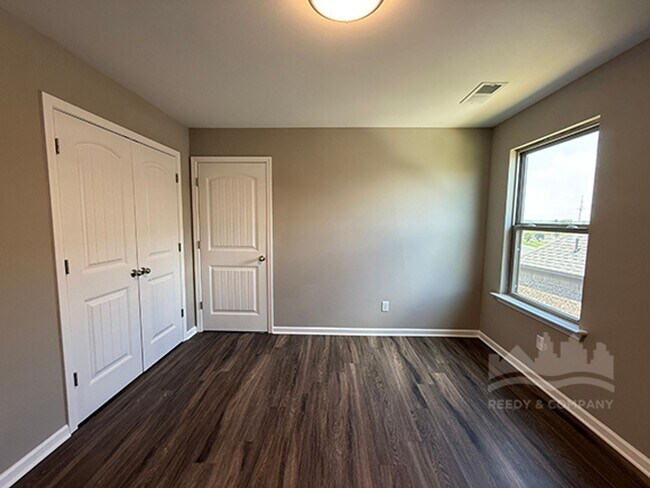 Building Photo - 9675 Bloomington Circle S