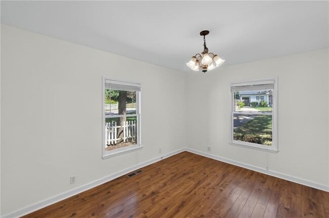 Building Photo - 1801 Evans Dr SW