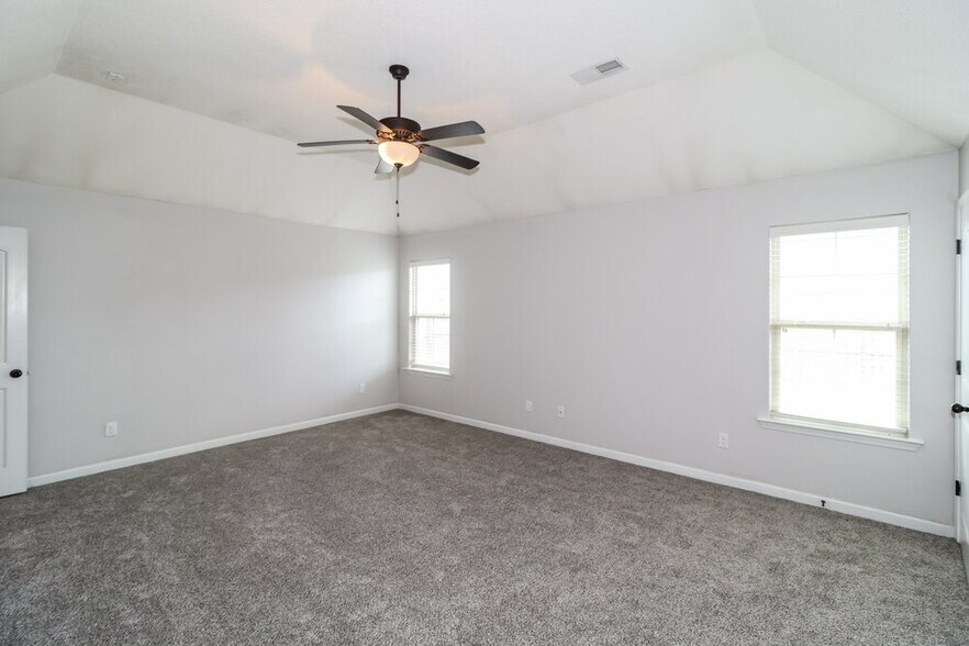 Building Photo - 9450 Darren Cir S