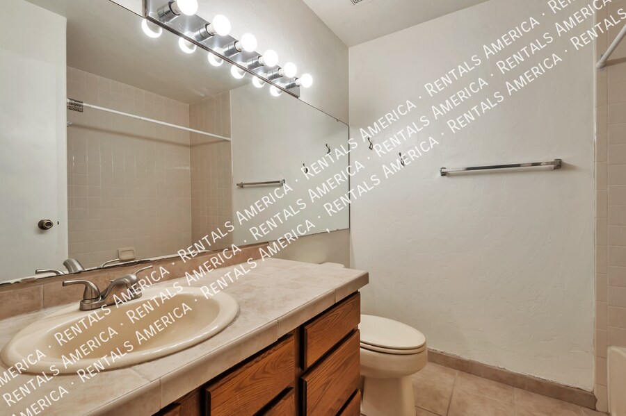 Building Photo - 5675 N Camino Esplendora