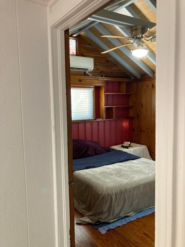 Building Photo - 824 35th St