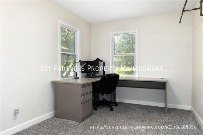 Building Photo - 736 S Cherry St
