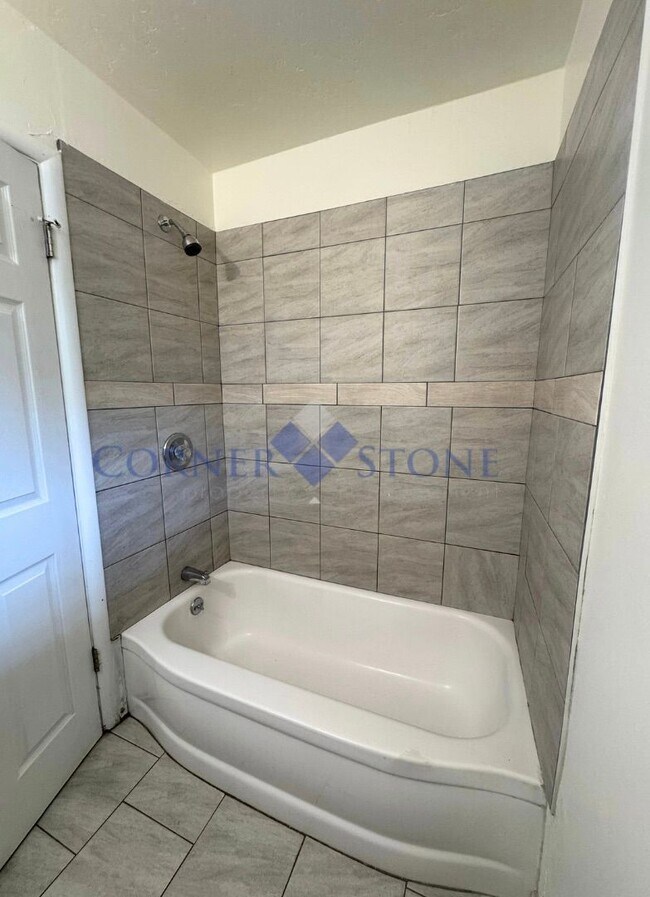 Building Photo - Large Spacious Home in Caldwell!