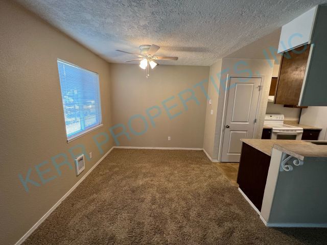 Building Photo - 1416 NE Paropa Ct