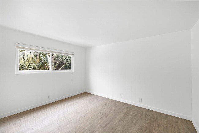 Building Photo - 219 Avenida Santa Barbara