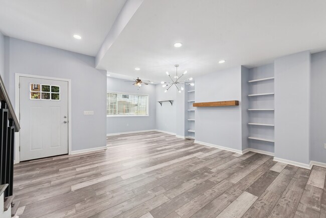 Building Photo - 305 N Graham**