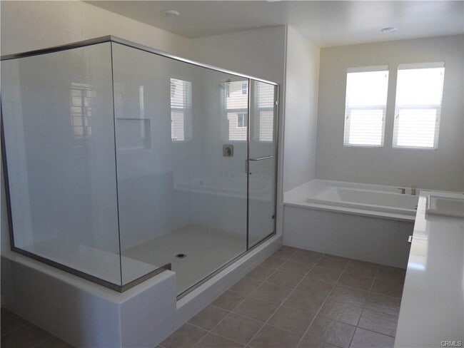 Building Photo - 652 Athos