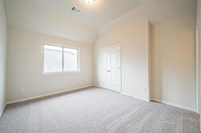 Building Photo - 2710 Bayrose Dr