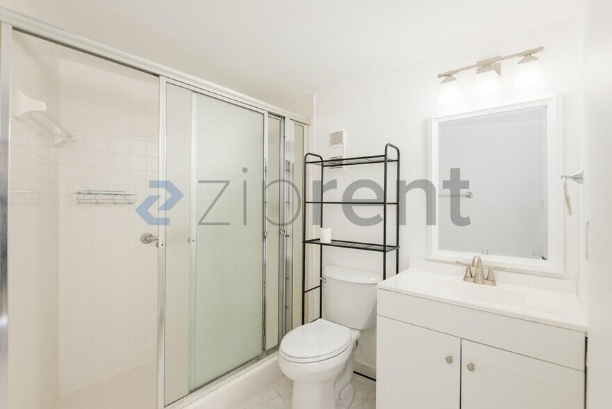 Building Photo - 7500 Sunshine Skyway Ln S