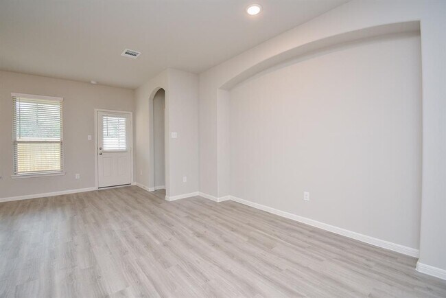 Building Photo - 27326 Grey Fox Run