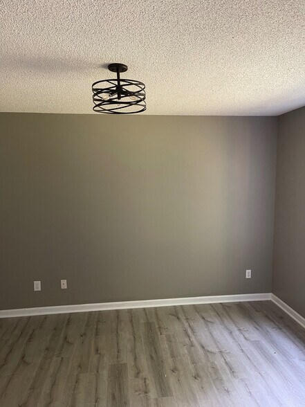 Building Photo - Room in Townhome on Petrea Ln