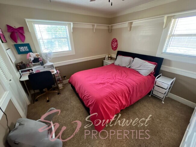 Building Photo - Spacious 3 Bedroom Brick Home in the Heart of Stephenville!