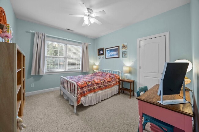 Building Photo - Spacious 4-Bedroom Home with Large Yard & ...