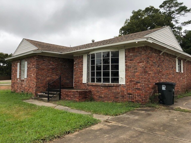 Primary Photo - 605 N Washington Ave