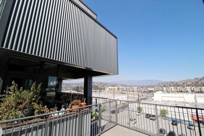 Building Photo - 1 bedroom in Los Angeles CA 90031