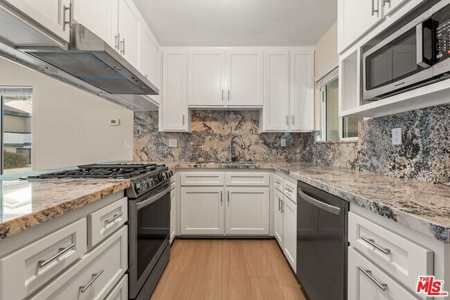 Building Photo - 1814 1/2 Spreckels Lane Unit