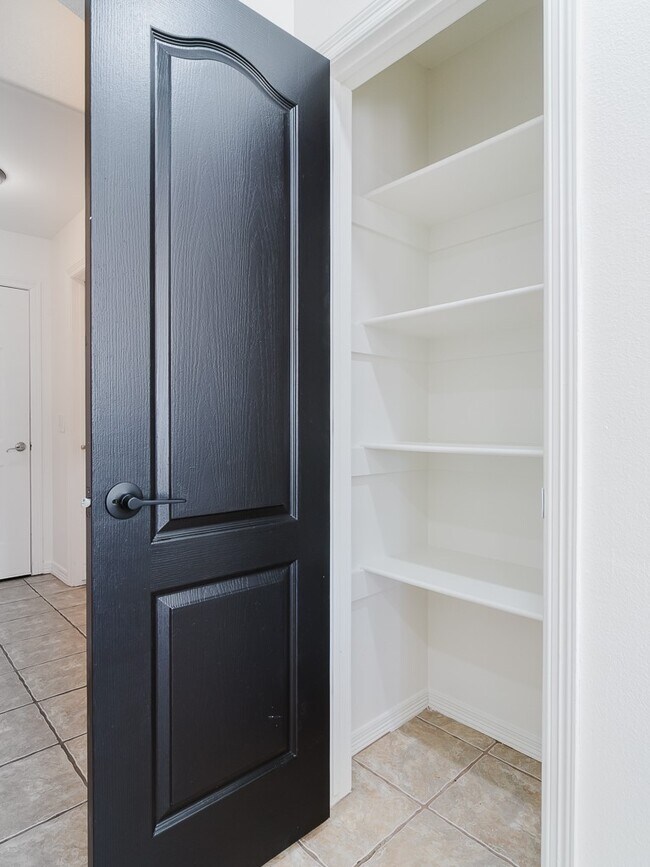 Building Photo - 2309 SW Primrose Ave