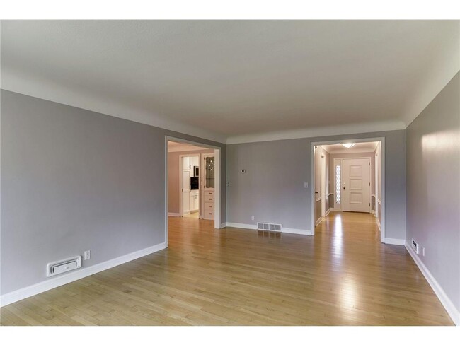 Building Photo - 4222 Basswood Rd