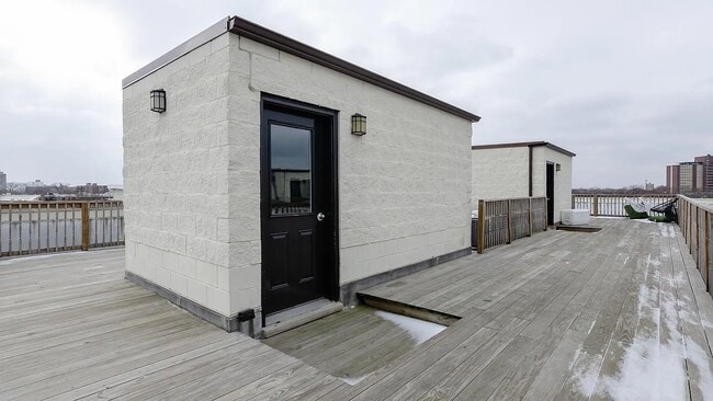 Building Photo - 4226 S Ellis Ave