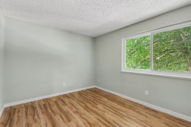 Building Photo - Spacious 4-Bedroom Home Near North Table Mountain