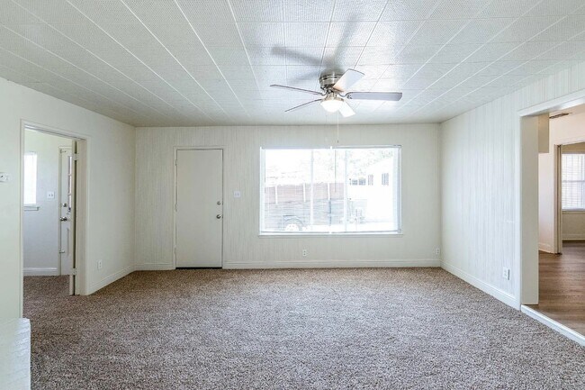 Building Photo - 1724 N West Ave