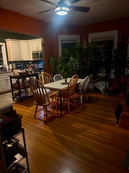 Building Photo - 609 East Walnut Street