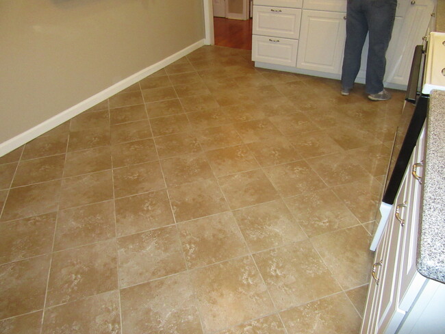 tiled kitchen floor - 409 Harmon