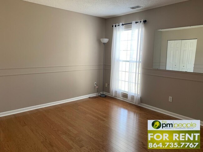 Building Photo - Comfortable 3/2 with Large Bonus Room in M...