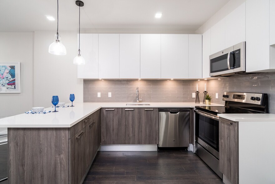 Building Photo - 6122 HUDSON Ave