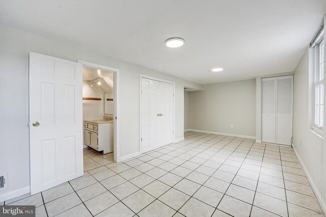 Building Photo - 5813 Fifer Dr