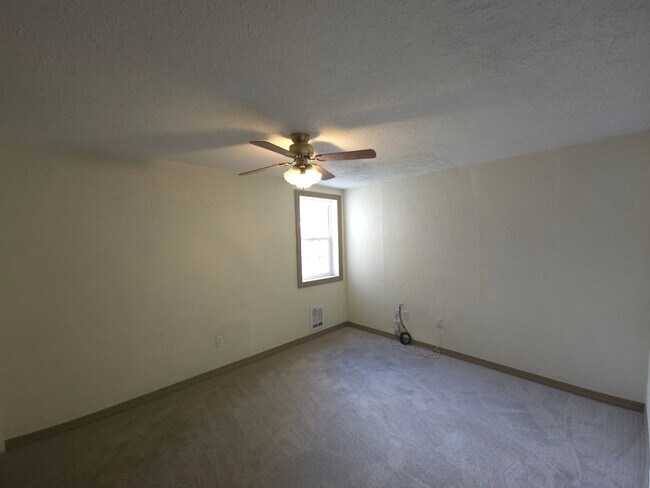 Building Photo - 412 Riverside Ave W