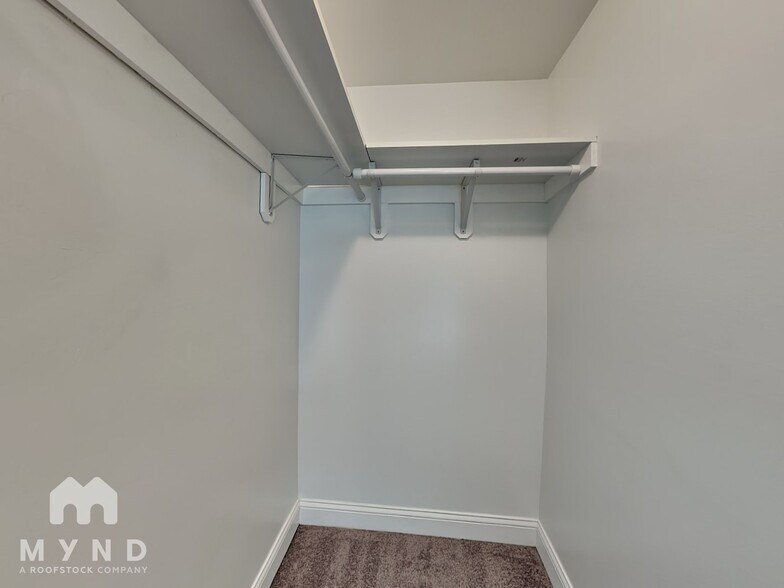 Building Photo - 598 Chestnut St