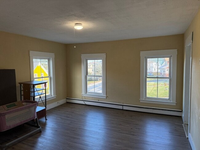 Building Photo - 278 Pleasant St