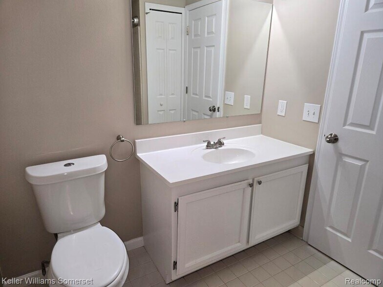 Building Photo - 71 Meadow Wood Dr