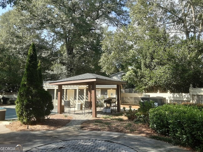 Building Photo - 6900 Roswell Rd