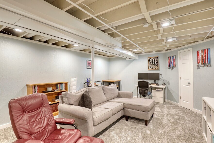 lower level - 11918 W Dearbourn Ave