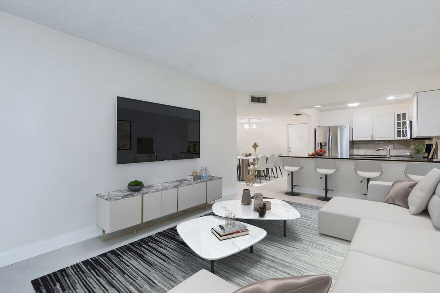 Primary Photo - 3000 NE 5TH TE-110-A