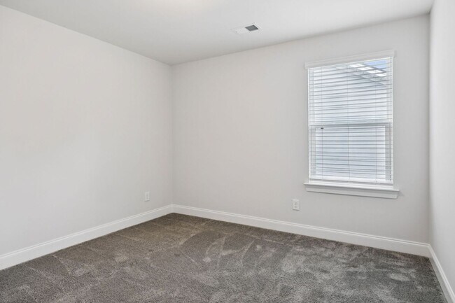 Building Photo - Clover Glen Rental